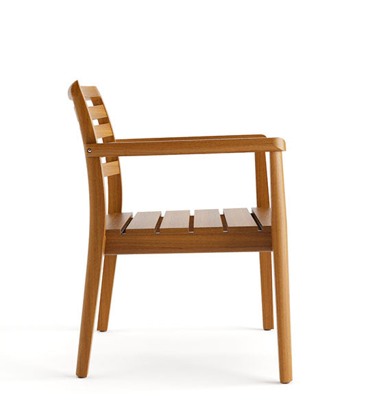 Low-slung Palmar Lounge outdoor chair with airy, modern frame | theMADgroup