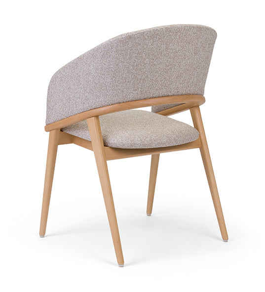 Tagada CB armchair with compact design and curved modern form | theMADgroup