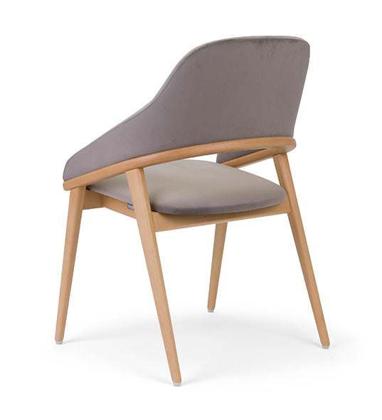 Tagada armchair with curved backrest and cozy modern shape | theMADgroup
