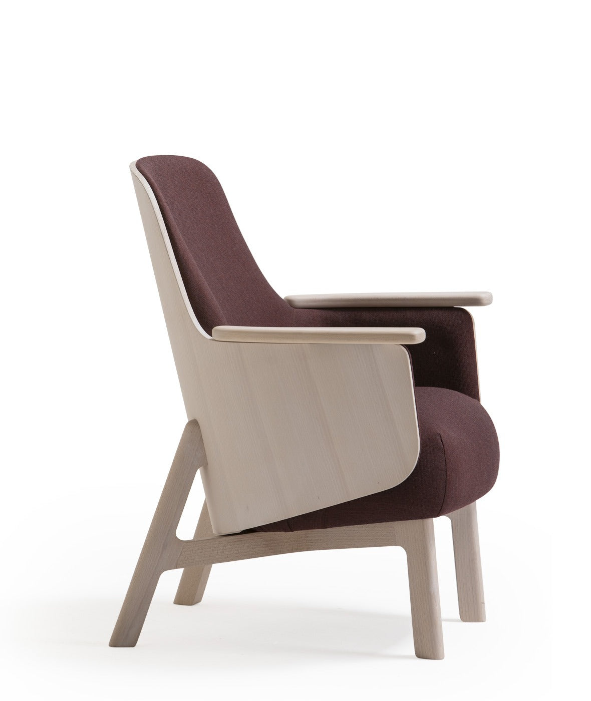 Bahía Armchair | Elegant Compact Lounge Seating | TheMADgroup