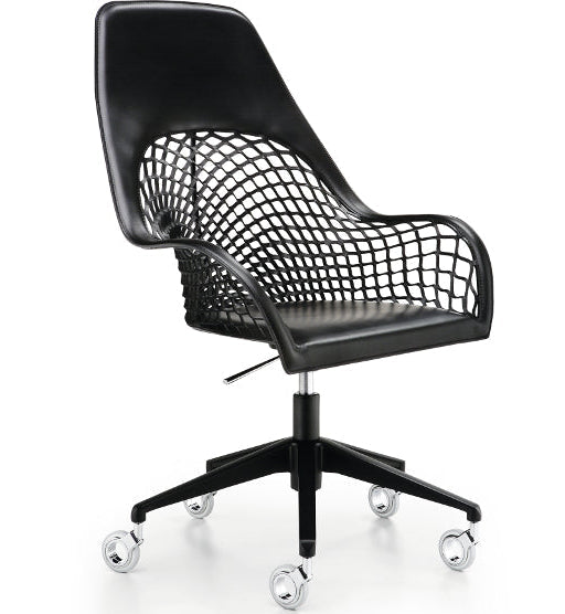 Guapa DPA M CU Armchair | Leather Designer Armchair | theMADgroup