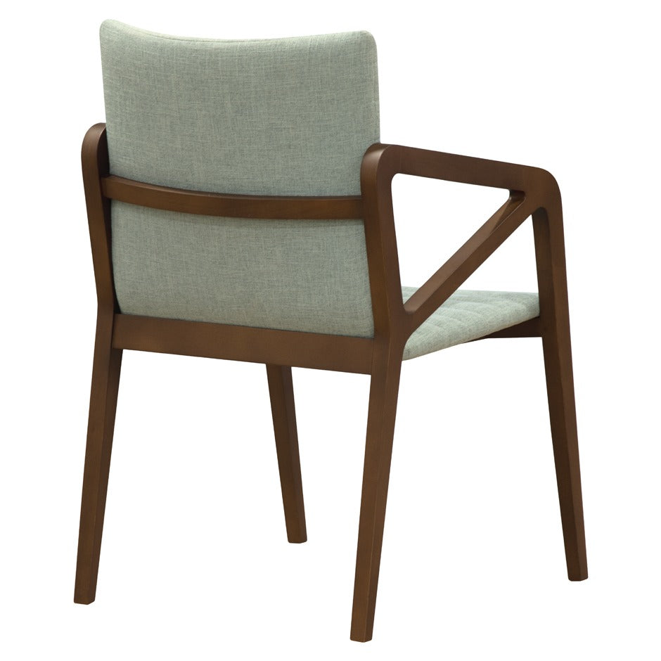 Gula armchair with modern comfort and stylish curved design | theMADgroup
