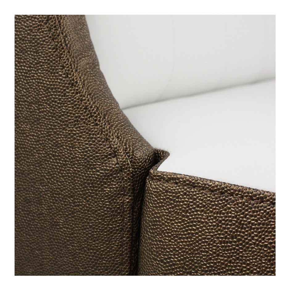 Kingston sofa with bold design for modern and cozy living spaces | theMADgroup