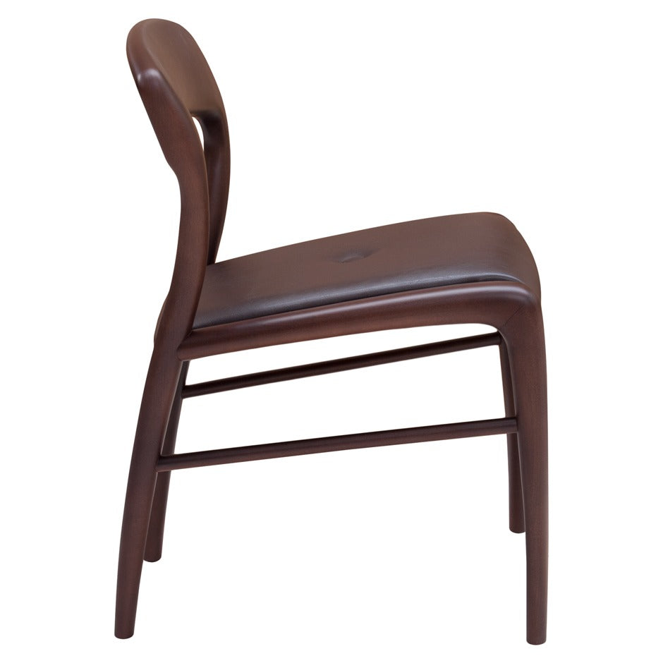 Vetus chair with sleek, modern design and comfort | theMADgroup