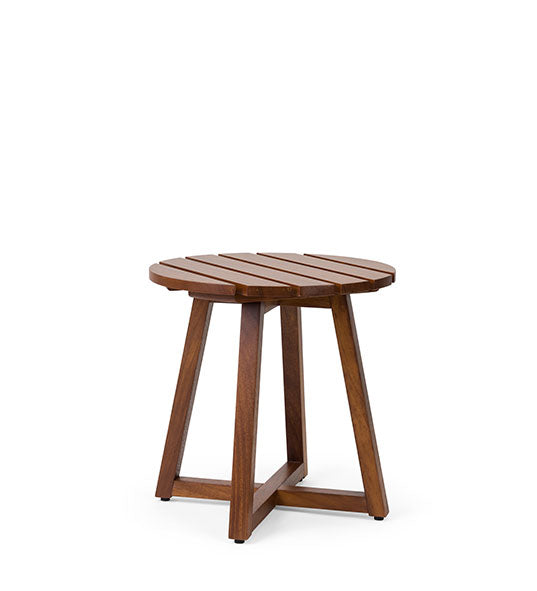 Low-profile outdoor coffee table with sculpted look – Pitagora | theMADgroup