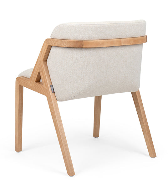 Zazen armchair with low-profile design and modern elegance | theMADgroup