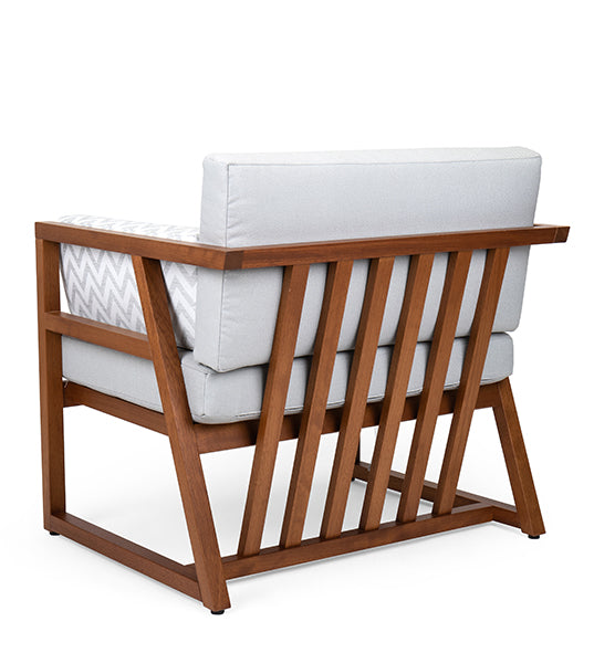 Pitagora Lounge outdoor chair with sleek patio design | theMADgroup