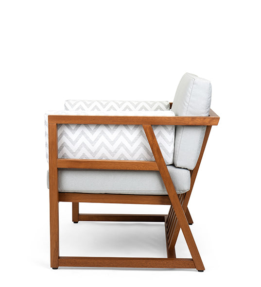 Pitagora Lounge outdoor chair with sleek patio design | theMADgroup