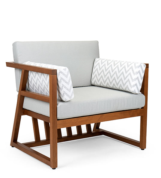 Pitagora Lounge outdoor chair with sleek patio design | theMADgroup